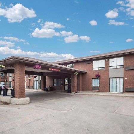 Comfort Inn West Edmonton Bagian luar foto