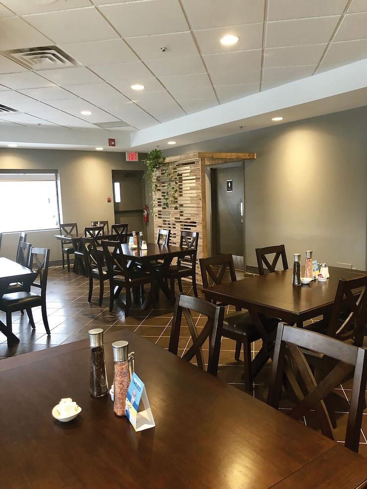 Comfort Inn West Edmonton Bagian luar foto