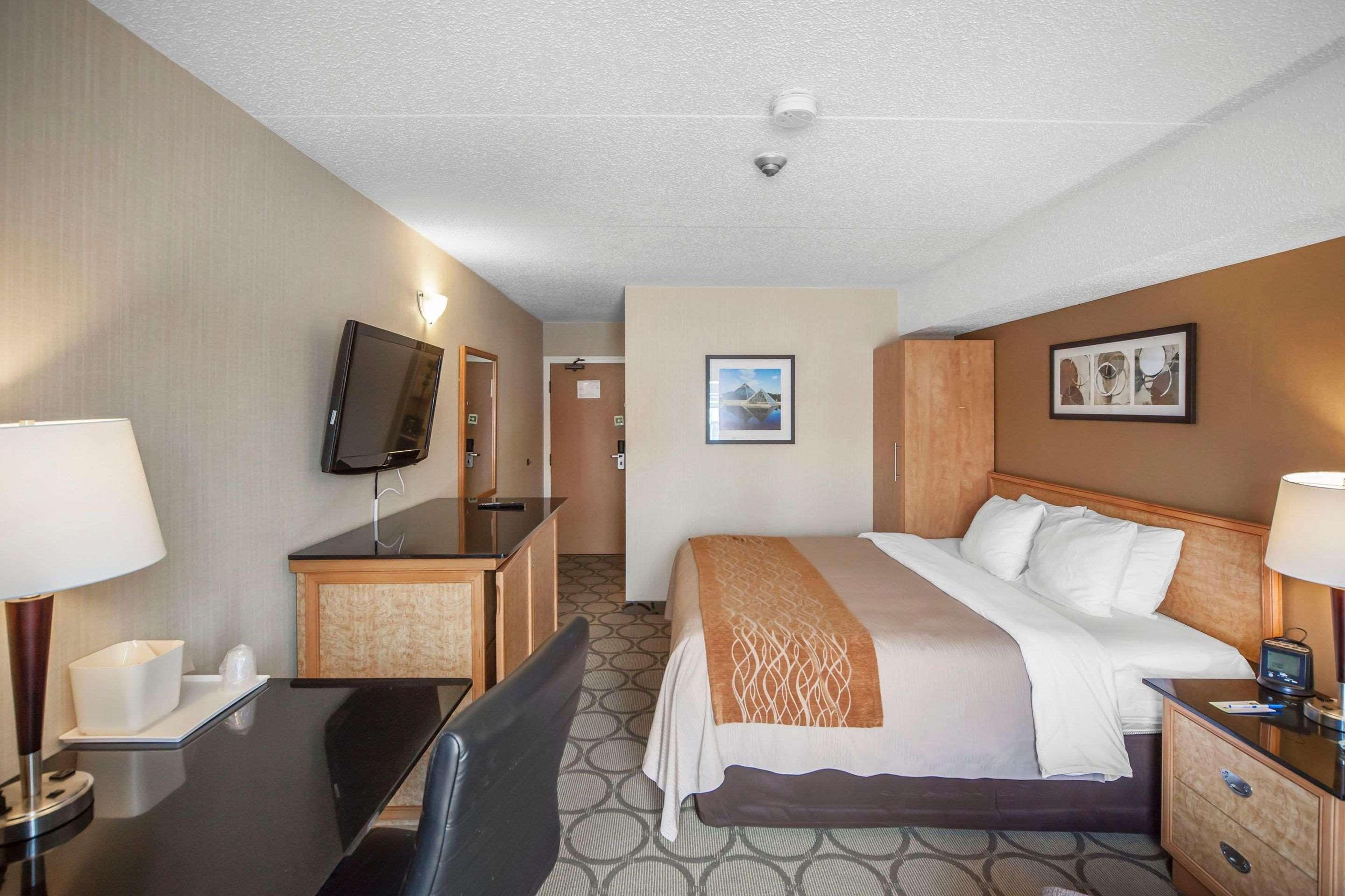 Comfort Inn West Edmonton Bagian luar foto