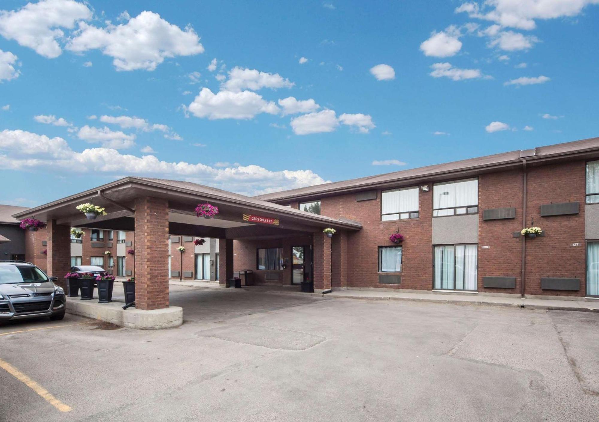 Comfort Inn West Edmonton Bagian luar foto
