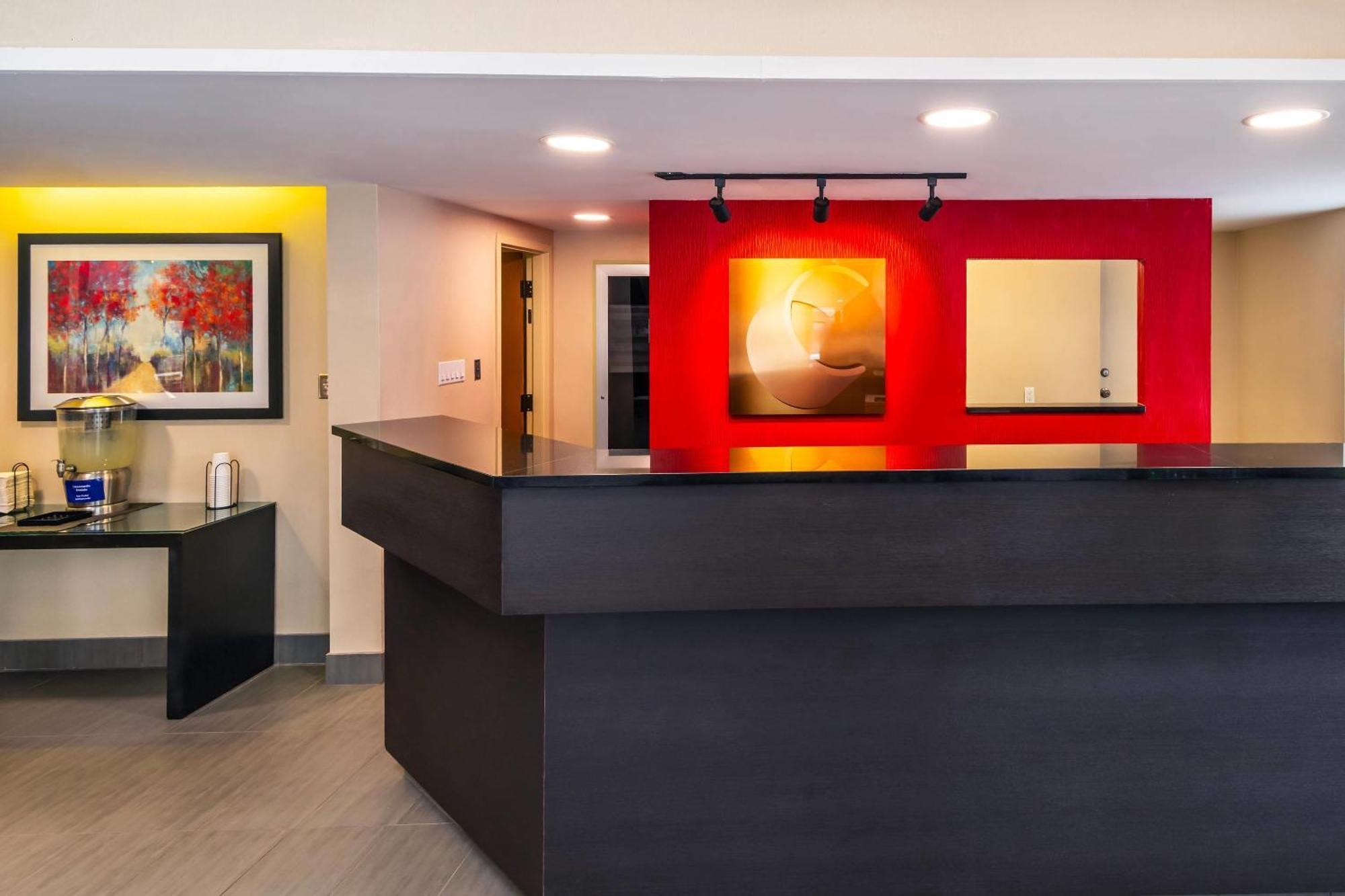 Comfort Inn West Edmonton Bagian luar foto